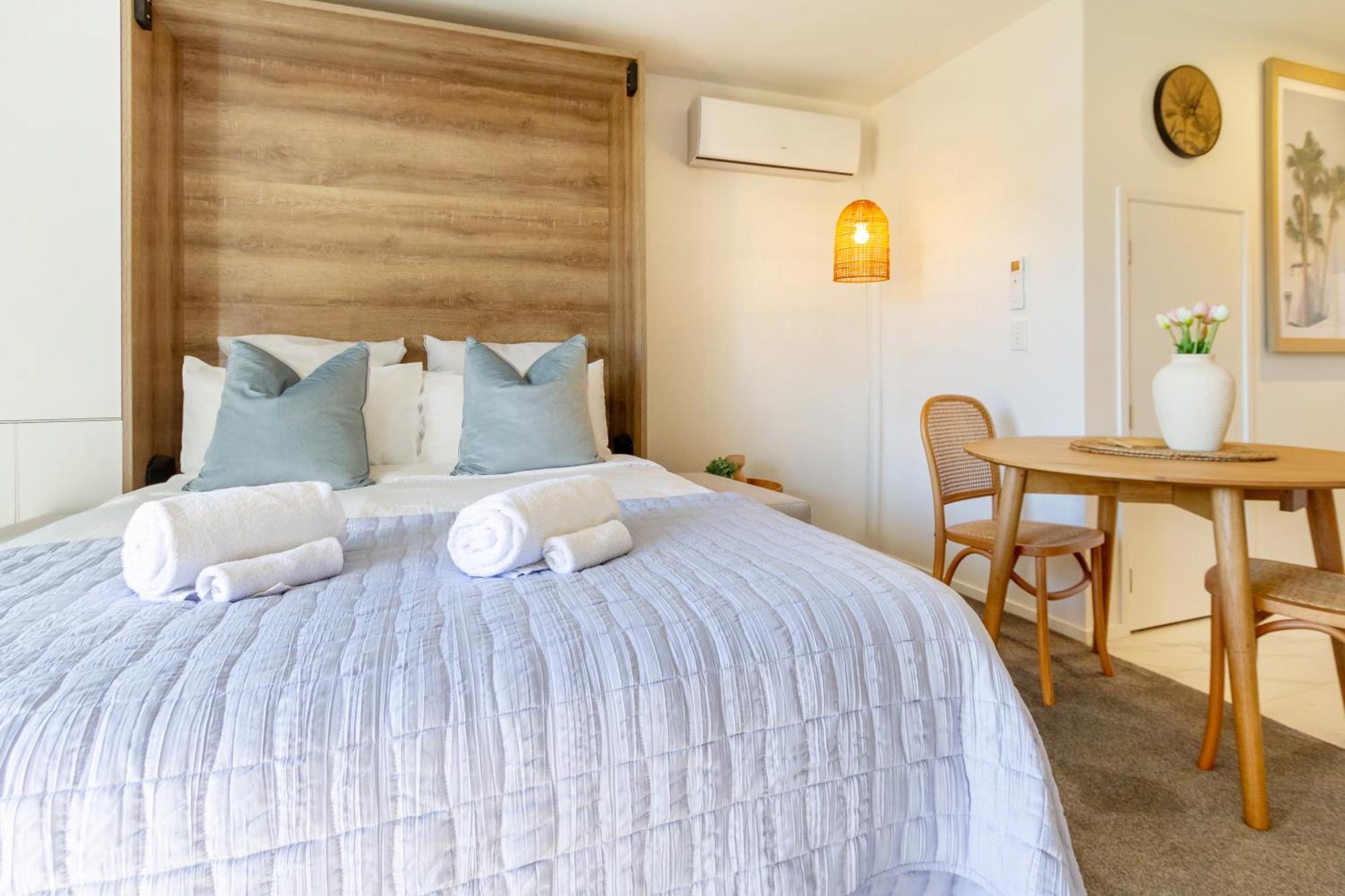 Downtown Delight: Studio At 8 Wilmer With Backyard Christchurch Exterior foto